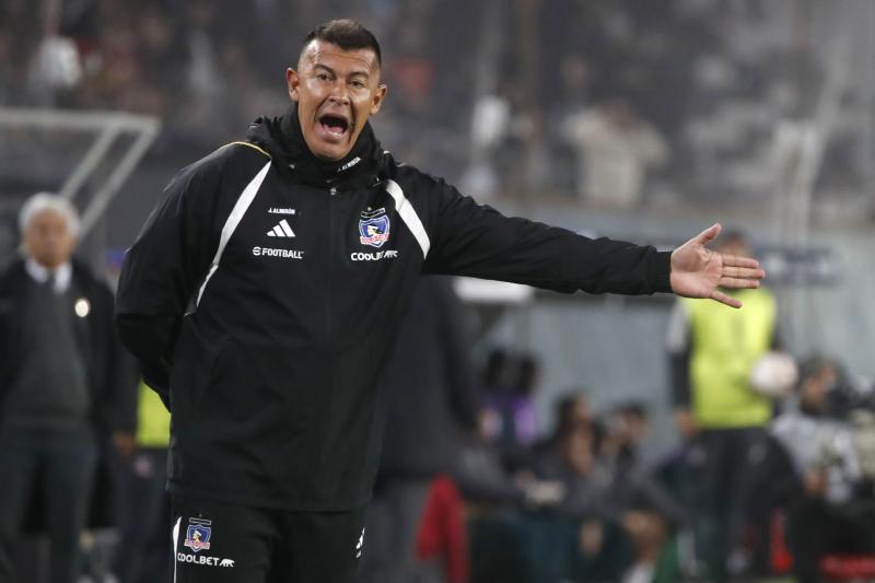 Jorge Almirón quiere dar vuelta la página tras la caída en Copa Libertadores / Créditos: Photosport