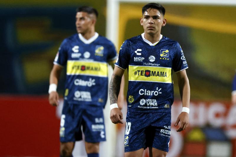 Joan Cruz solo suma 53 minutos con Everton esta temporada / Photosport