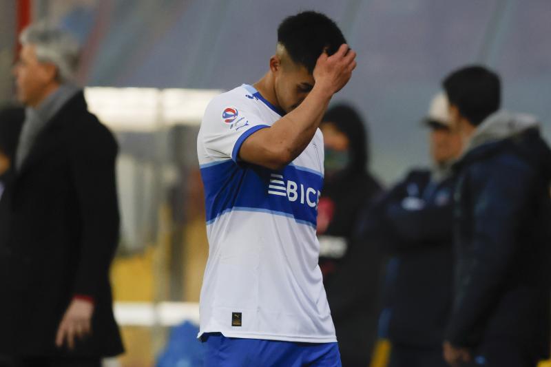 Alexander Aravena fue expulsado ante Cobreloa y será baja ante Coquimbo. En la UC quiere apelar - Créditos: Photosport