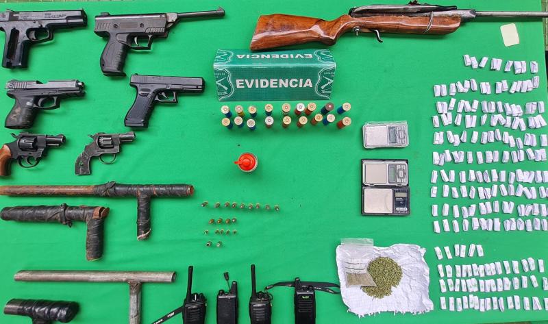 Carabineros - Detienen a dos sujetos que chocaron una casa en Lo Prado