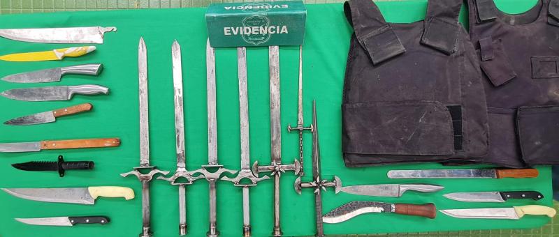 Carabineros - Detienen a dos sujetos que chocaron una casa en Lo Prado