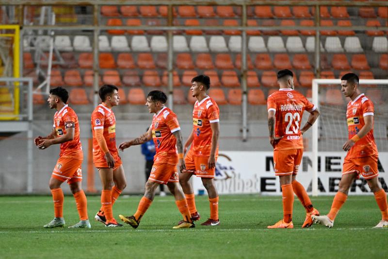 Cobreloa confirmó la detención de dos jugadores de su plantel. / Photosport