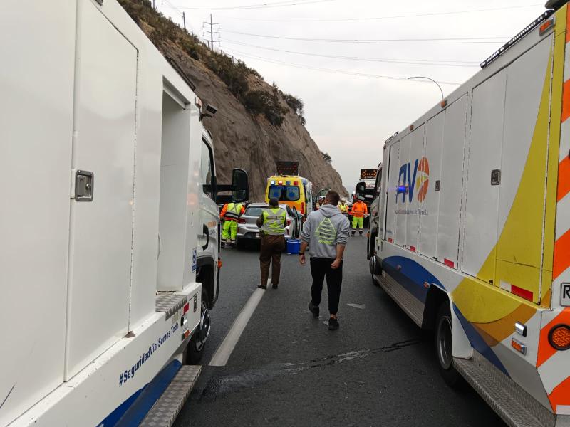 Huechuraba se querella contra Vespucio Oriente: Mujer murió luego que le cayera roca cuando iba por autopista