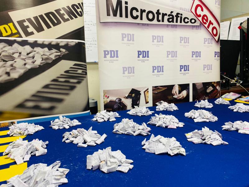 PDI - Detienen a madre de la menor de tres años que portaba droga en Melipilla: Tenían en su casa más de 700 dosis de cocaína