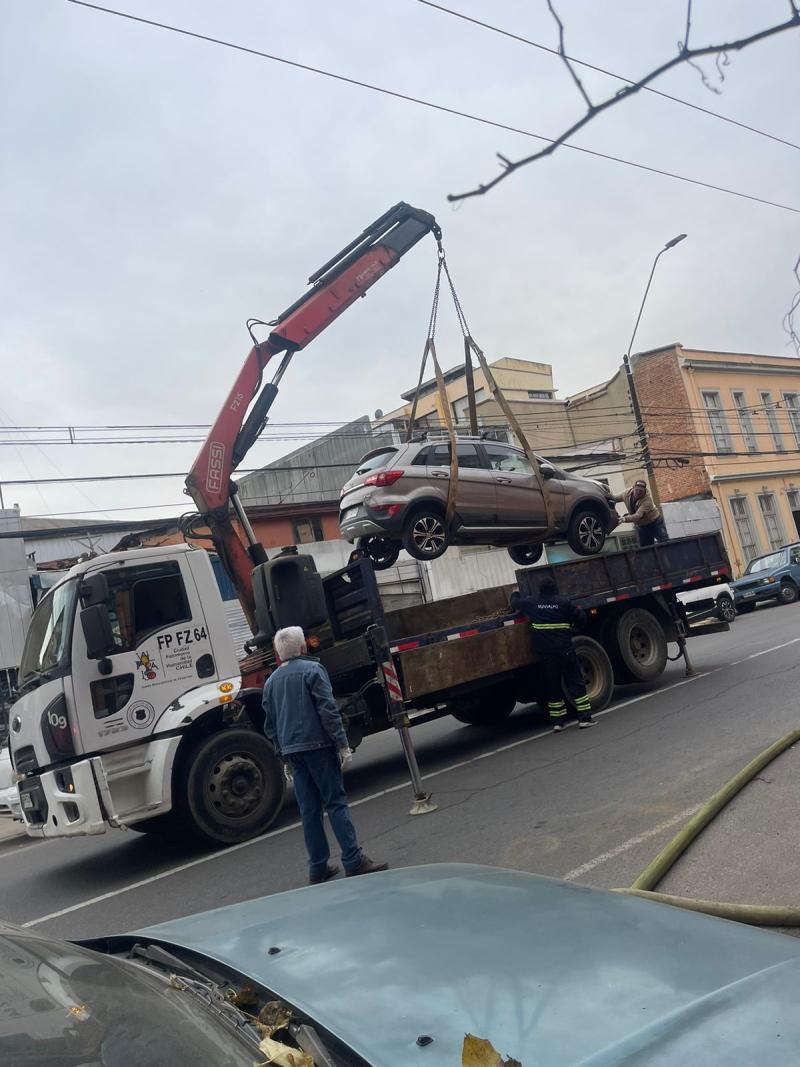 Esval - Autos mal estacionados en Valparaíso