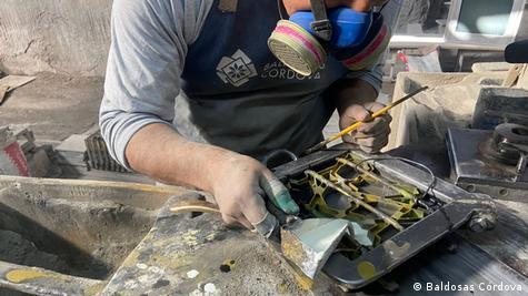 DW - Baldosas chilenas artesanales se han mantenido pese a las cerámicas industriales