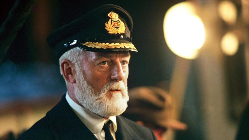 Bernard Hill como el capitán Edward Smith en “Titanic”