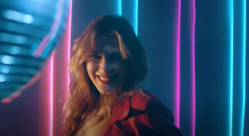 Carla Jara en video musical - Captura YouTube