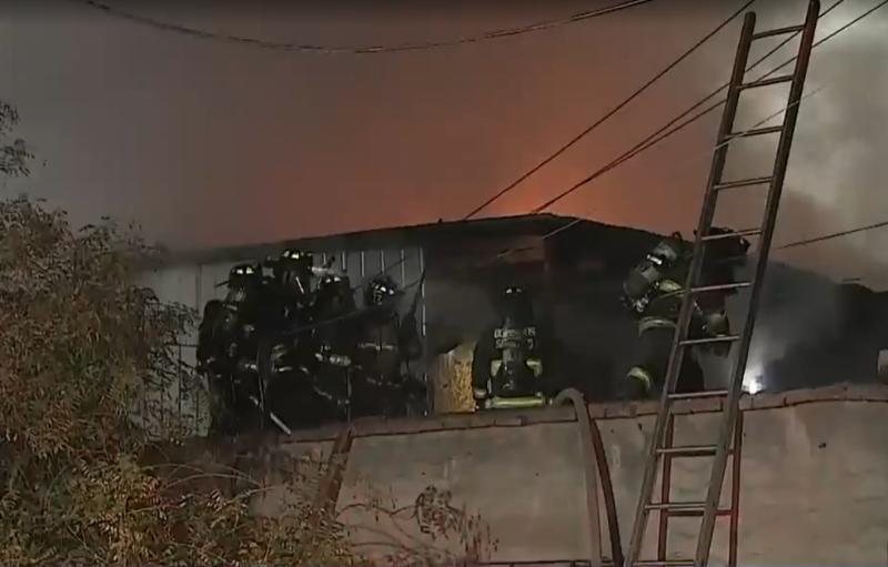 Violento incendio en Estación Central: afectaría dos cité