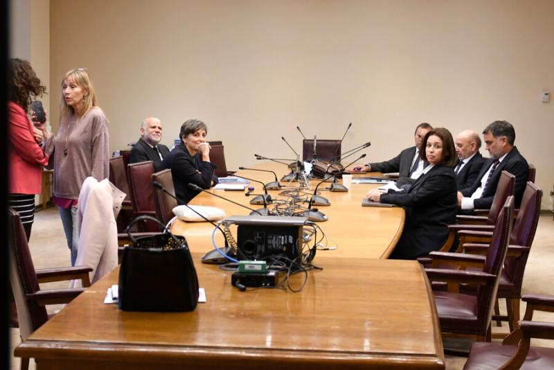 Agencia Uno - Comisión mixta aprueba ley corta de isapres