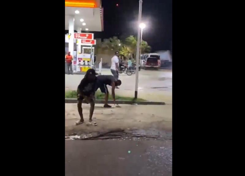 Graban pelea donde dos hombres se enfrentan a machetazos | T13