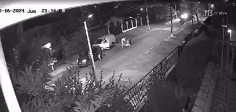 Tour delictual en Macul: Realizan portonazo y, con el auto robado, intentan otro