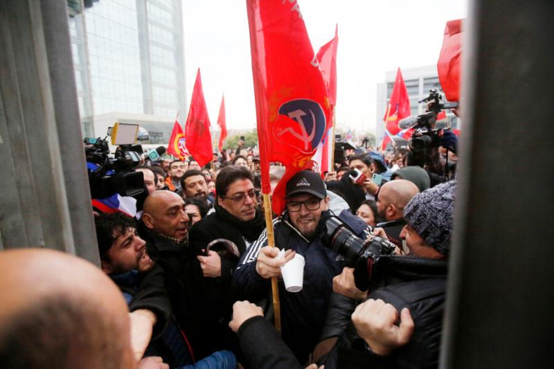 ATON - Adherentes llegan a apoyar a Daniel Jadue