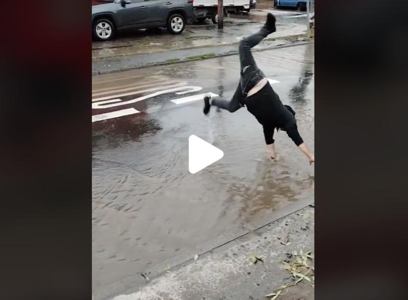 Joven viral por cruzar el agua haciendo la rueda: "Me lancé no más"