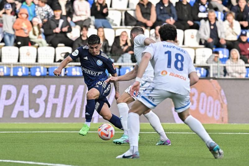 Jordhy Thompson está a un paso de asegurar su continuidad en Rusia - Créditos: Instagram