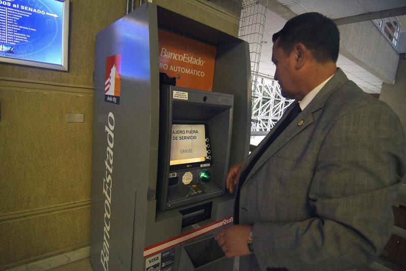 Agencia Uno (referencial) - Masiva caída de Banco Estado y otras instituciones