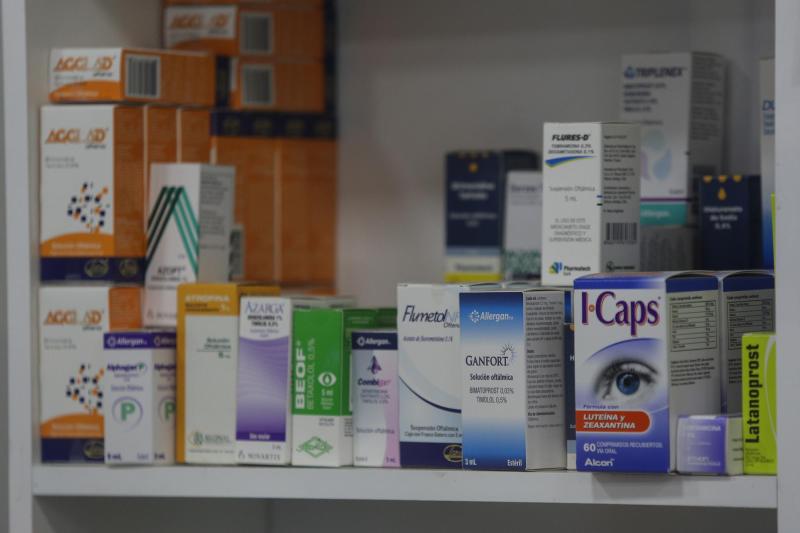 Agencia Uno - Retiran reconocidas gotas para enrojecimiento de los ojos