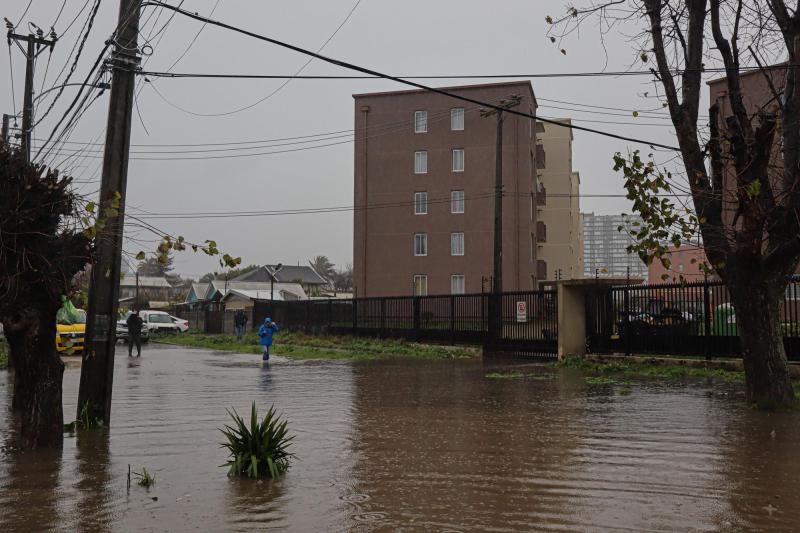 Agencia Uno - Inundaciones en el centro de Concepción por sistema frontal