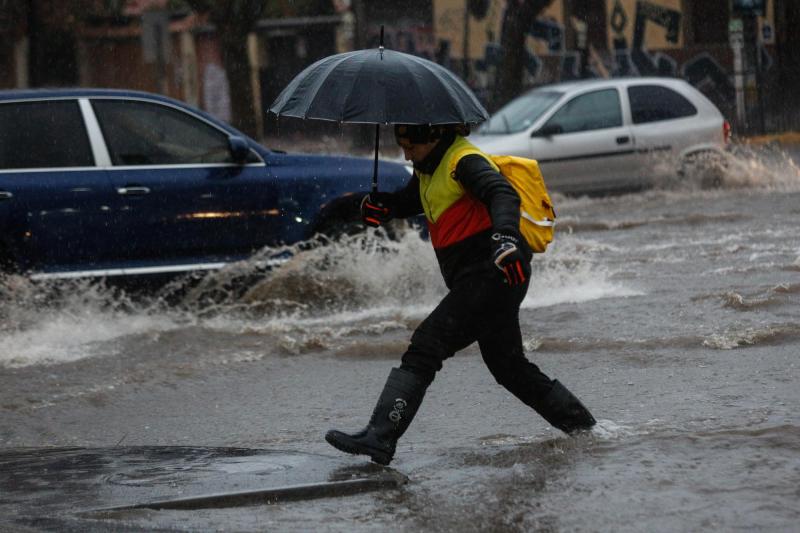 Agencia Uno - Lluvia en la región Metropolitana por sistema frontal