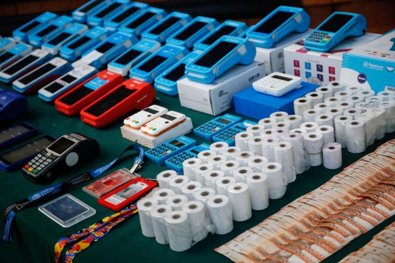 Así operaban los falsos taxistas - Agencia Uno