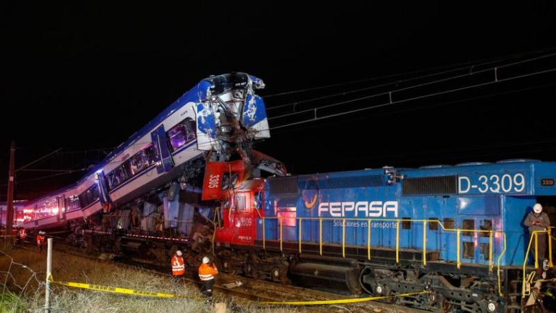 Agencia Uno - Choque de trenes en San Bernardo. EFE anuncia suspensión de trayecto Nos - Alameda para este domingo