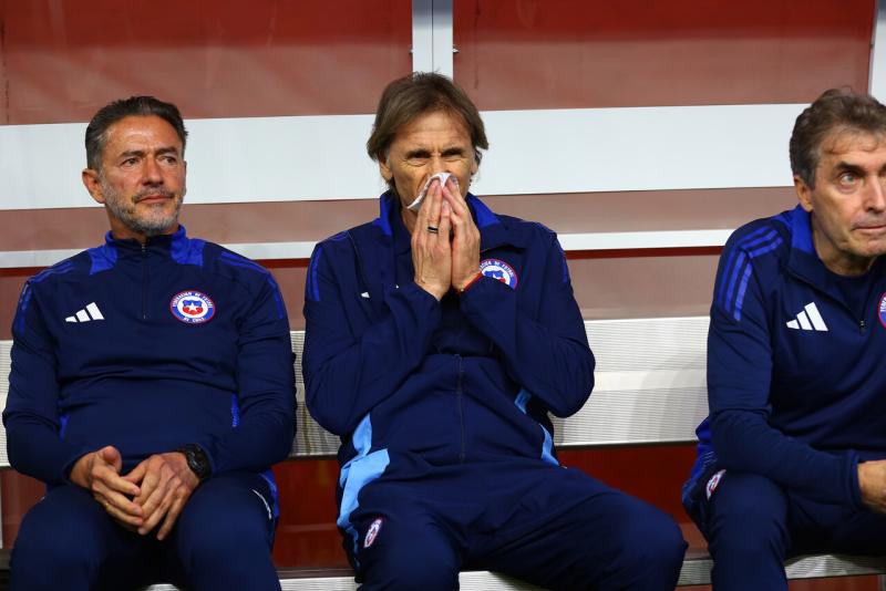 Agencia Uno - Sergio Santín, ayudante de Gareca, a la izquierda de la imagen.