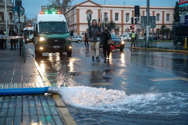 Trabajos de drenaje de agua en el Metro - Agencia Uno