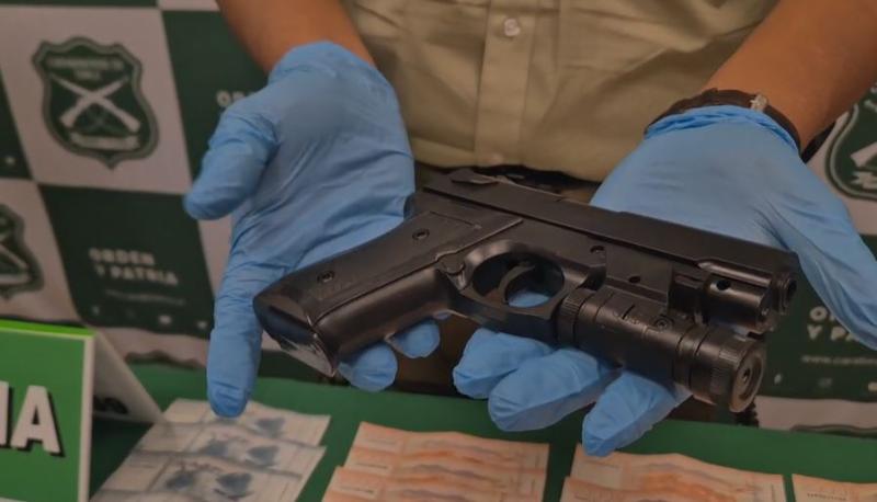 Arma (de juguete) con que hizo el asalto al banco de Antofagasta