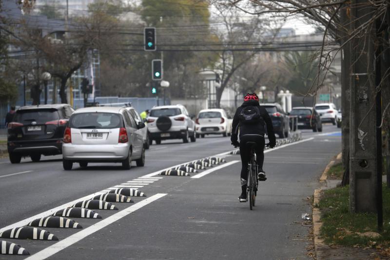 Aton - Ciclistas en zona urbana