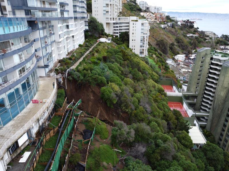 Aton - Socavón en Reñaca, vista lateral