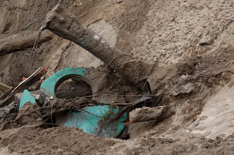 ATON - Serviu investiga intervención de terceros en sobrecarga de colector que provocó socavón en Reñaca