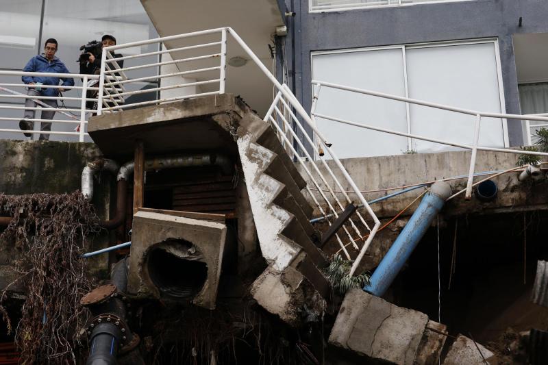 Aton - Socavón Viña del Mar, bajo el edificio