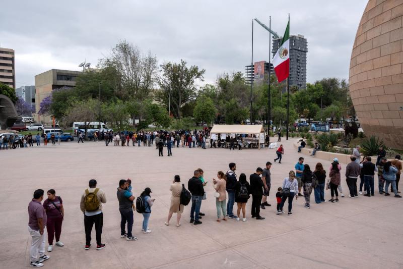 Filas para votar en las elecciones en México