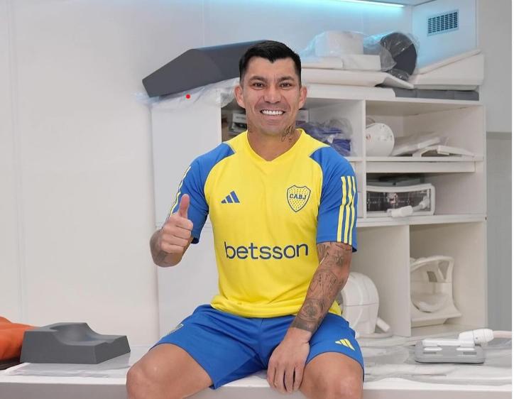 Gary Medel en exámenes médicos de Boca Juniors - Créditos: @kingarturo23oficial