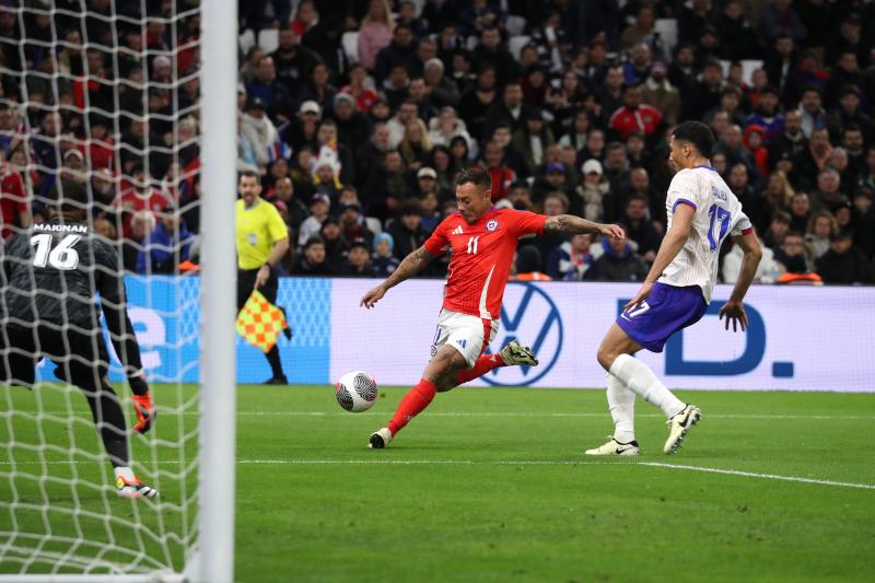 El delantero Eduardo Vargas ilusiona a los hinchas de U de Chile - Crédito: Photosport