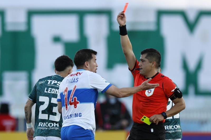 Agustín Farías fue el segundo expulsado de Universidad Católica - Créditos: Photosport