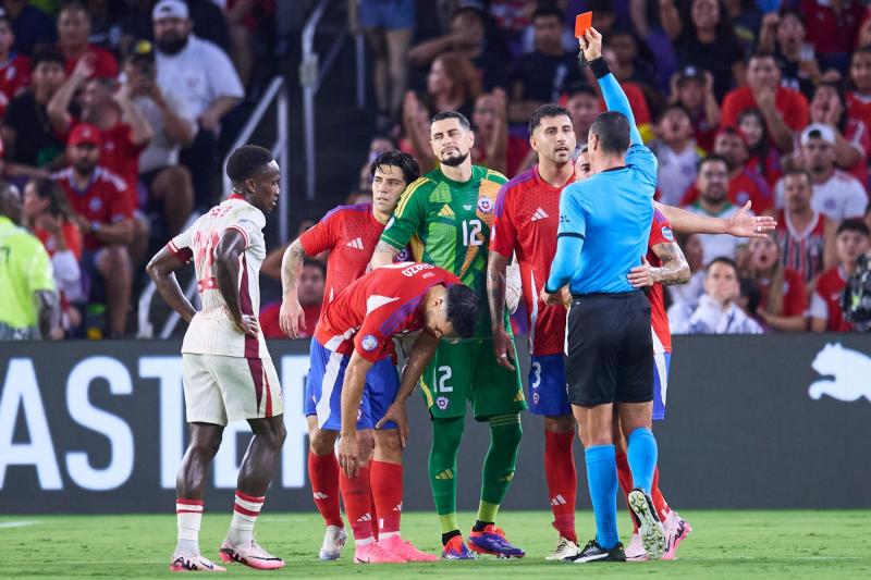 Photosport - La Roja se quedó con uno menos ante Canadá en la Copa América