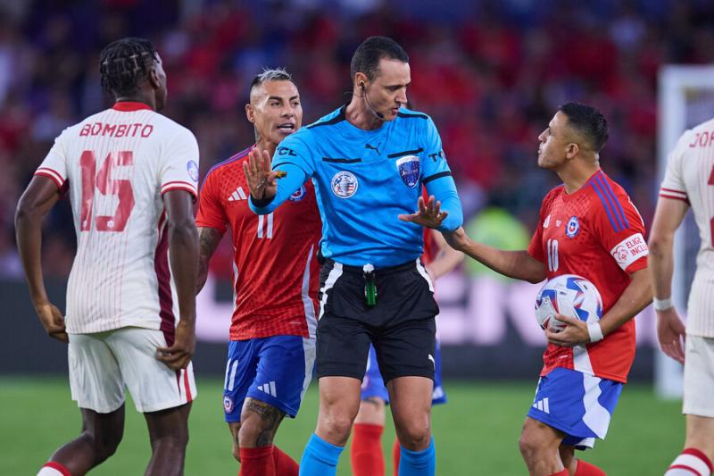 Roldán en partido de Chile con Canadá - Créditos: Photosport