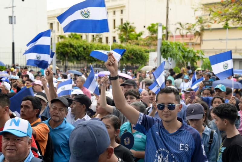 Seguidores de Bukele asisten al cambio de mando -El Salvador-auno