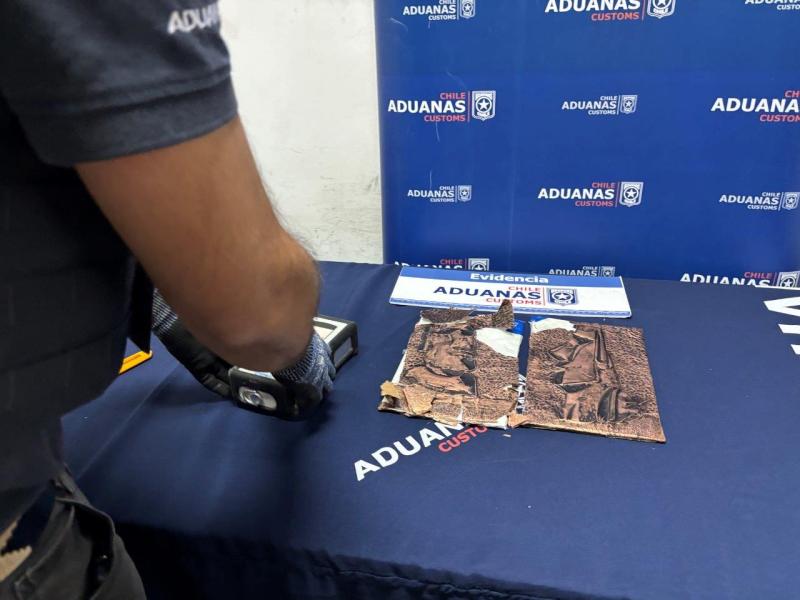 Incautan adornos de moais rellenos con cocaína que iban a Australia