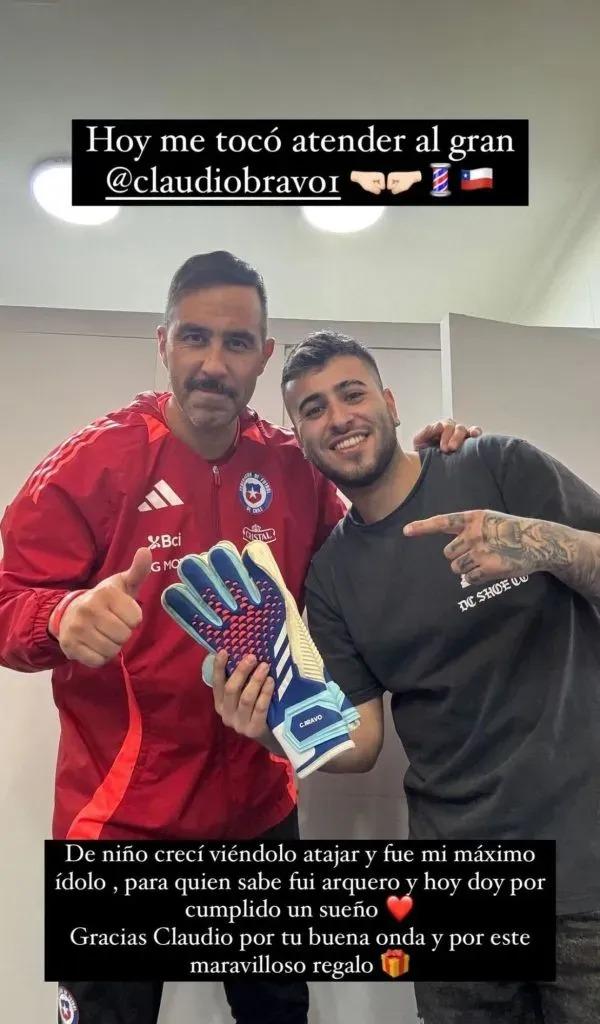 Claudio Bravo y el barbero de la Roja - Crédito: Instagram