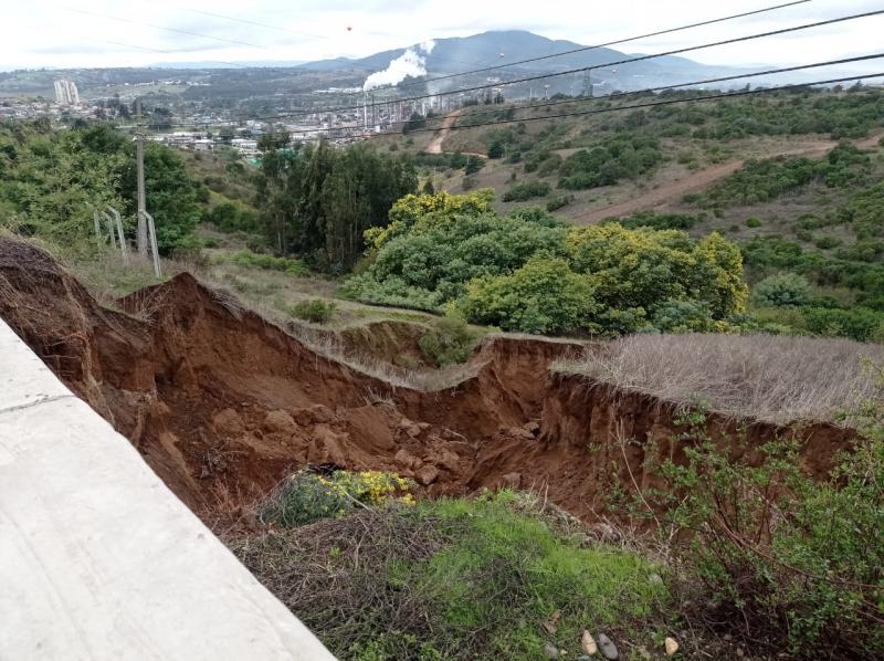 T13 - Nuevo socavón se registra bajo Camino Internacional en Concón