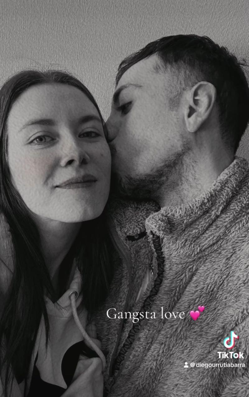 TikTok - Carla Jara y Diego Urrutia