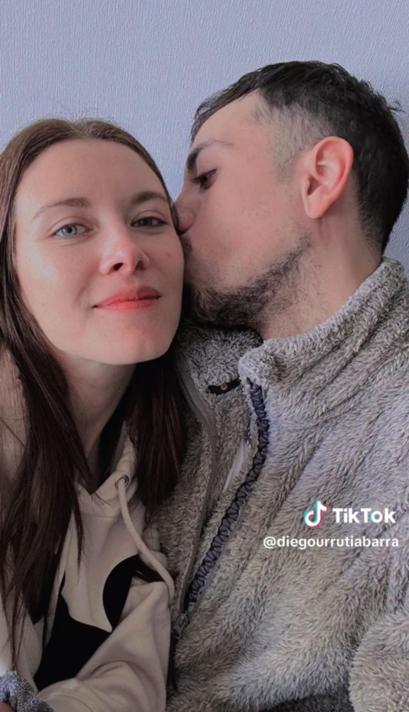 TikTok - Carla Jara y Diego Urrutia