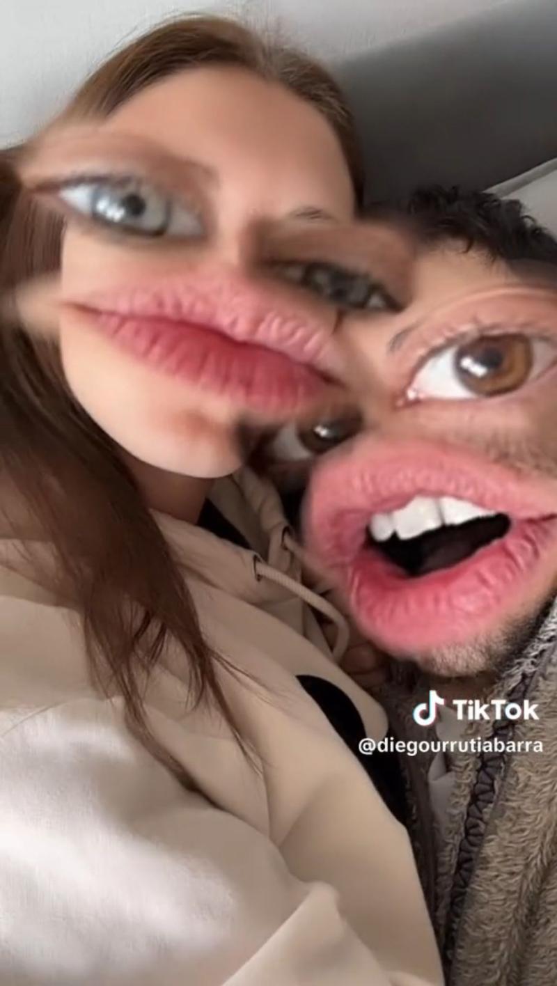TikTok - Carla Jara y Diego Urrutia