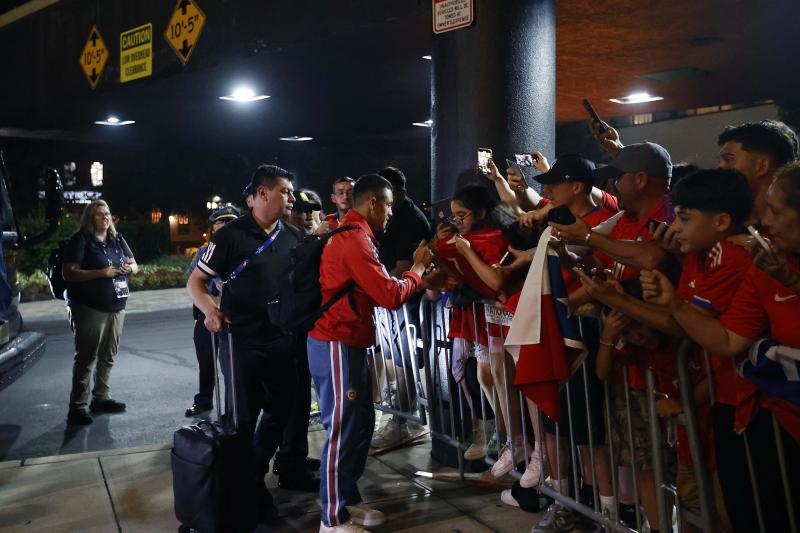 La Selección Chilena en su llegada al hotel - Créditos: Carlos Parra