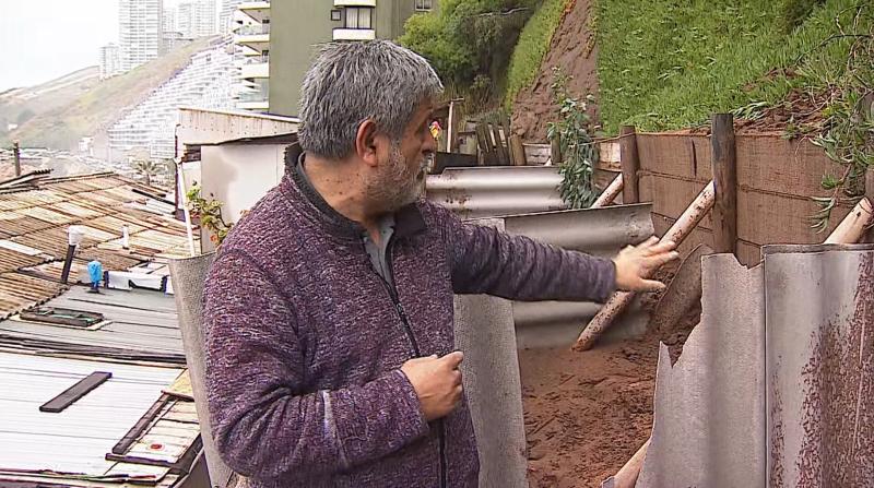 Vecinos afectados por el socavón