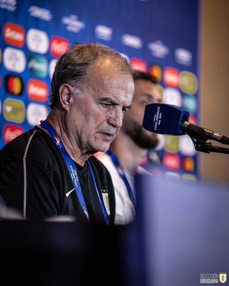 Marcelo Bielsa con Uruguay. Crédito: AUF.