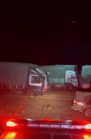 Carabineros Arica y Parinacota - Trece camiones de contrabando fueron confiscados tras intento de salida del país