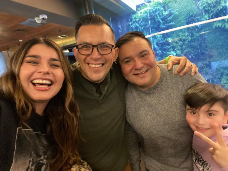 Instagram - Darinka González junto a su hermano robado en dictadura